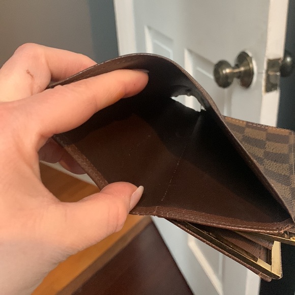 2009 authentic Louis Vuitton kisslock wallet in DE - Picture 9 of 16